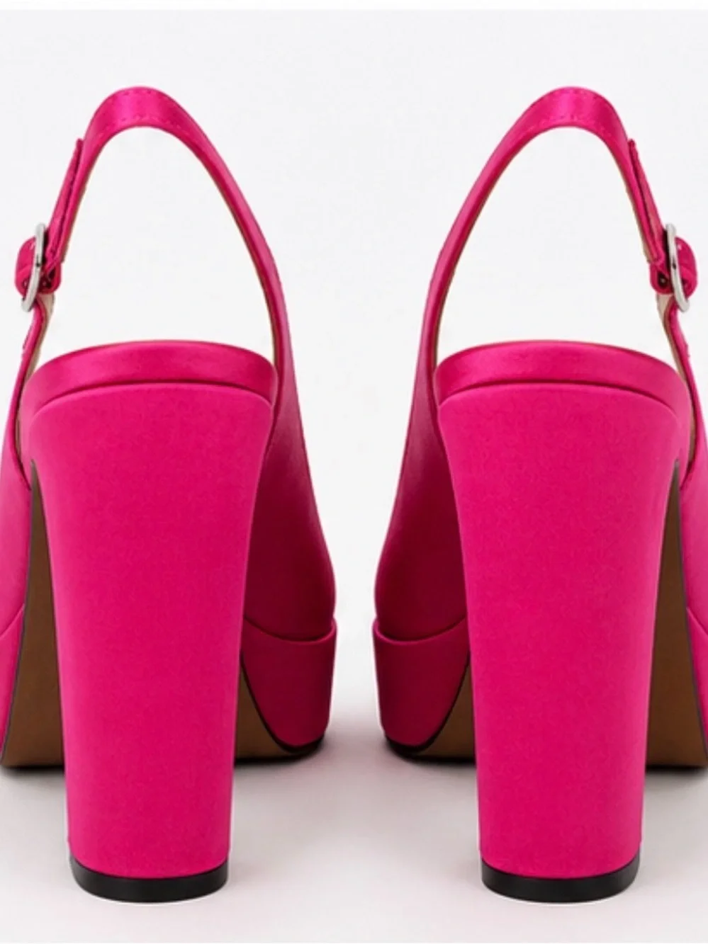 NWT LINEA PAOLA - IVIE-L PUMP IN PINK SATIN